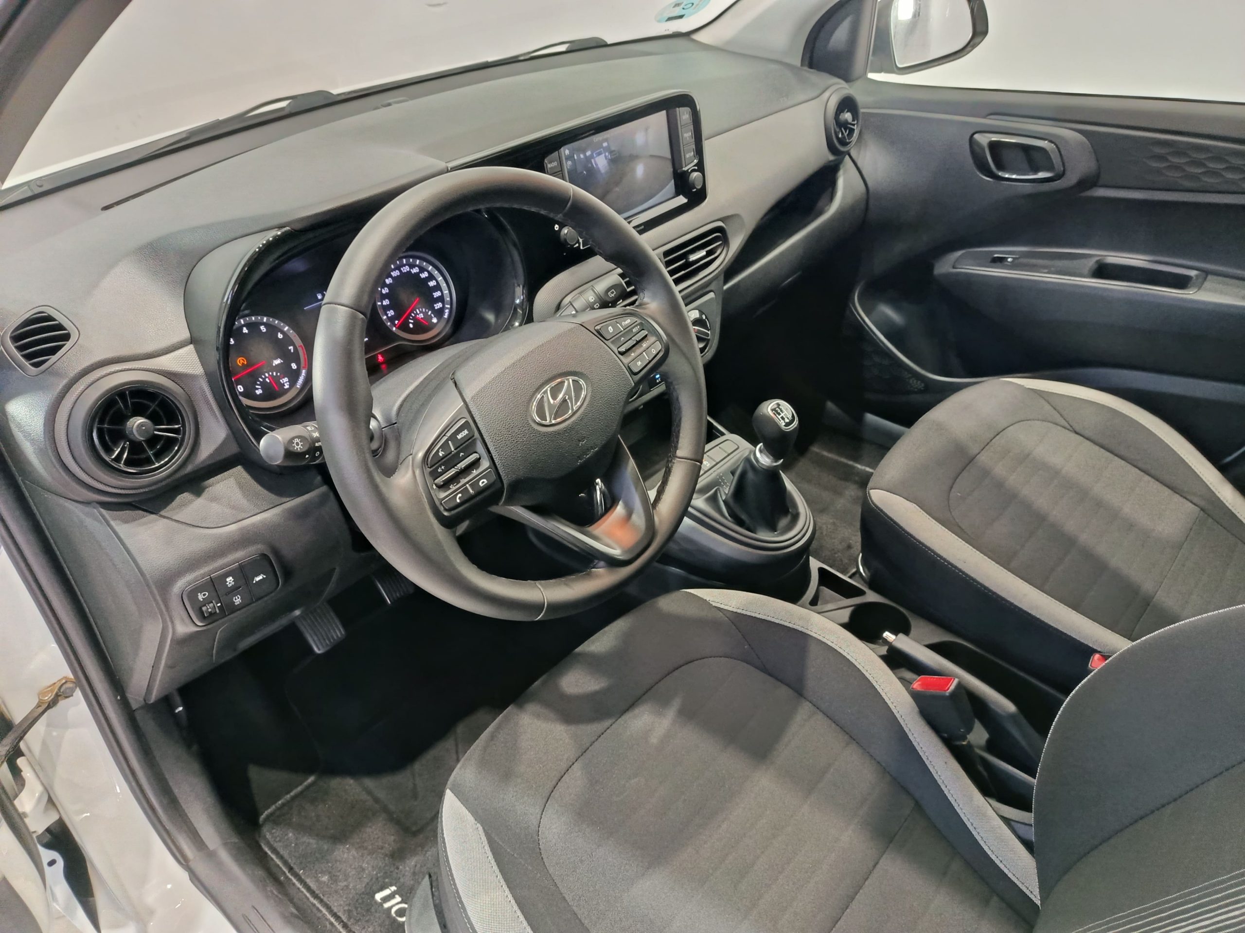 HYUNDAI i10 1.0 KLASS 67cv - Imagen 9