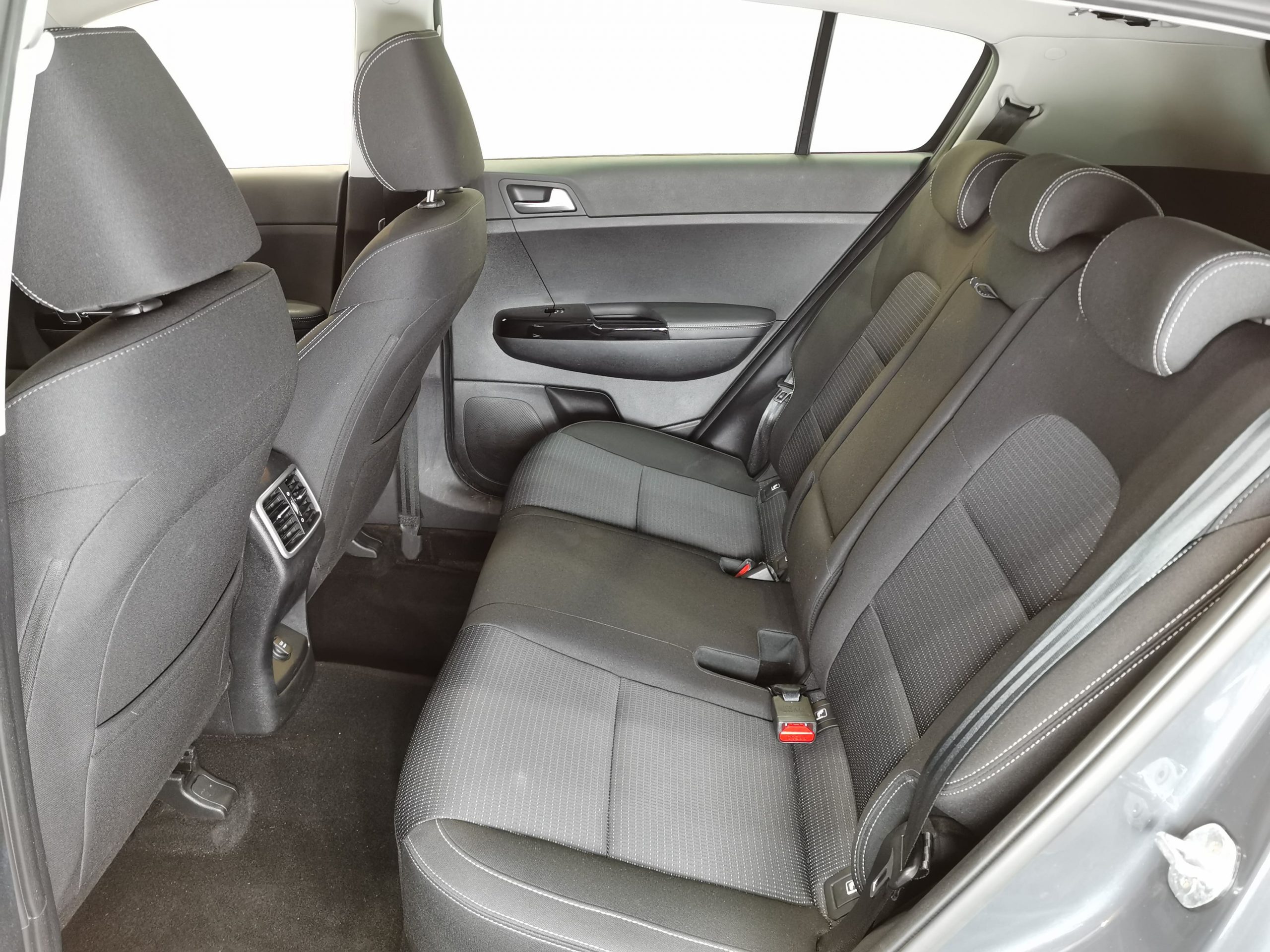 KIA SPORTAGE 1.6MHEV 136CV DRIVE S&S 4X2 MT6 - Imagen 10