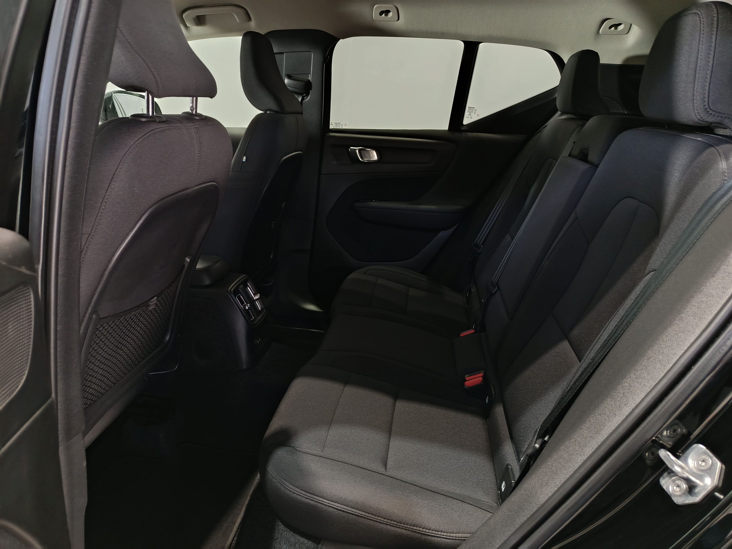 VOLVO XC40 R-DESING 1.5 T4 TWIN RECHARGE 211CV AUTO - Imagen 10