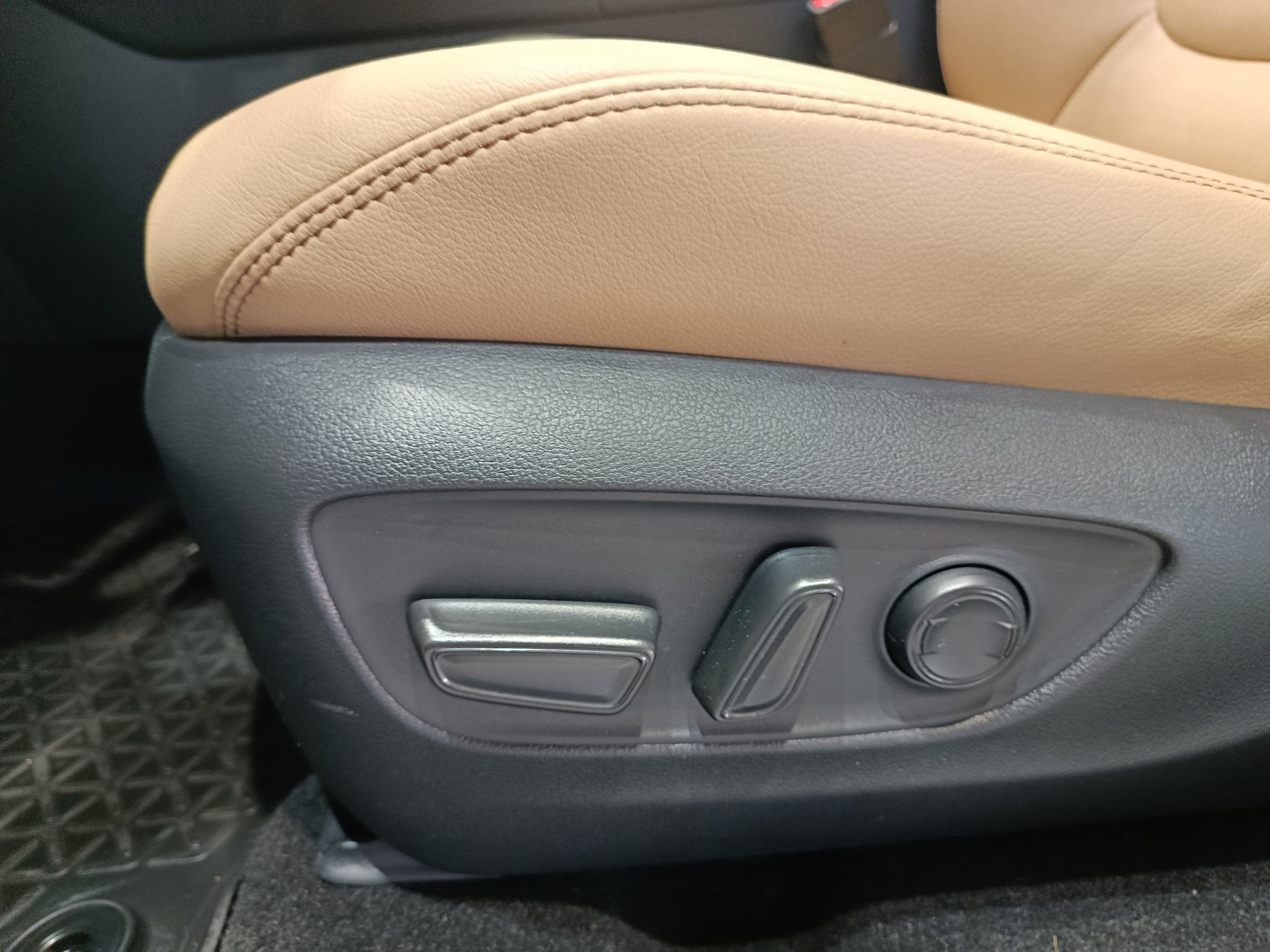 TOYOTA RAV4 220H eCVT 4x2 LUXURY 222cv - Imagen 11