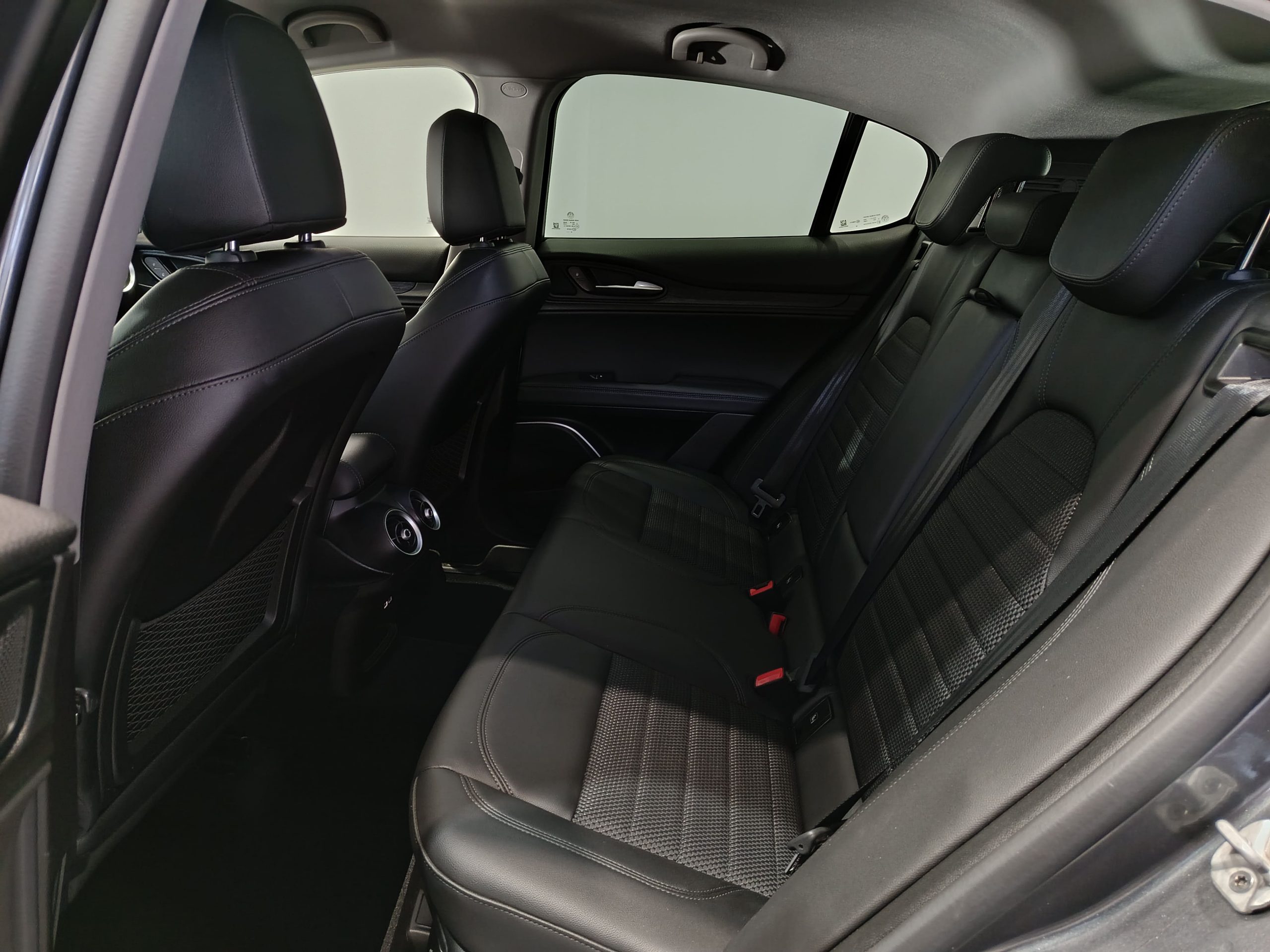 ALFA ROMERO 2.2 EXECUTIVE AT8 Q4 210CV - Imagen 11