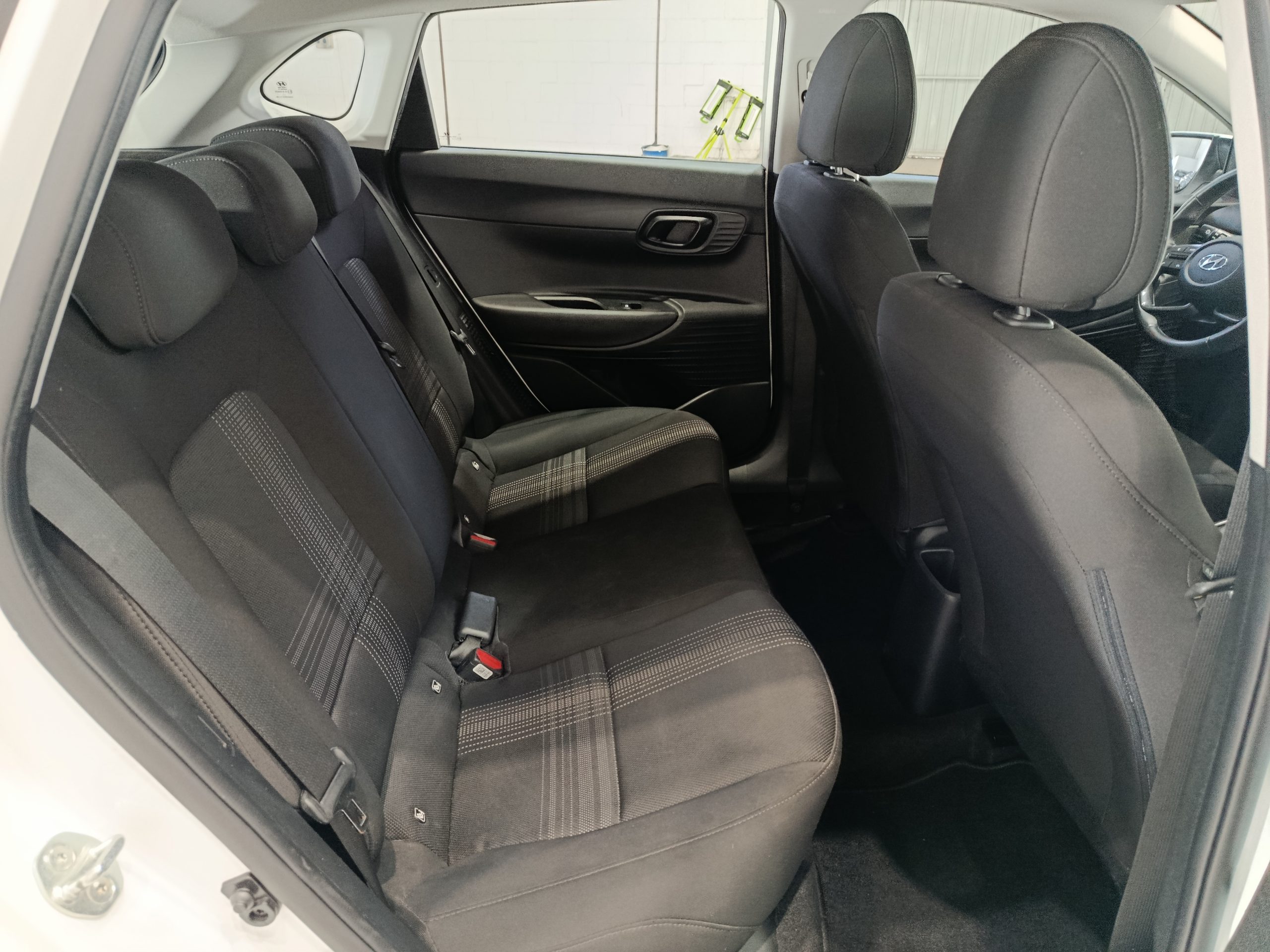 HYUNDAI i20 1.0T-GDI 100CV ESSENCE 48V S&S MT6 - Imagen 12