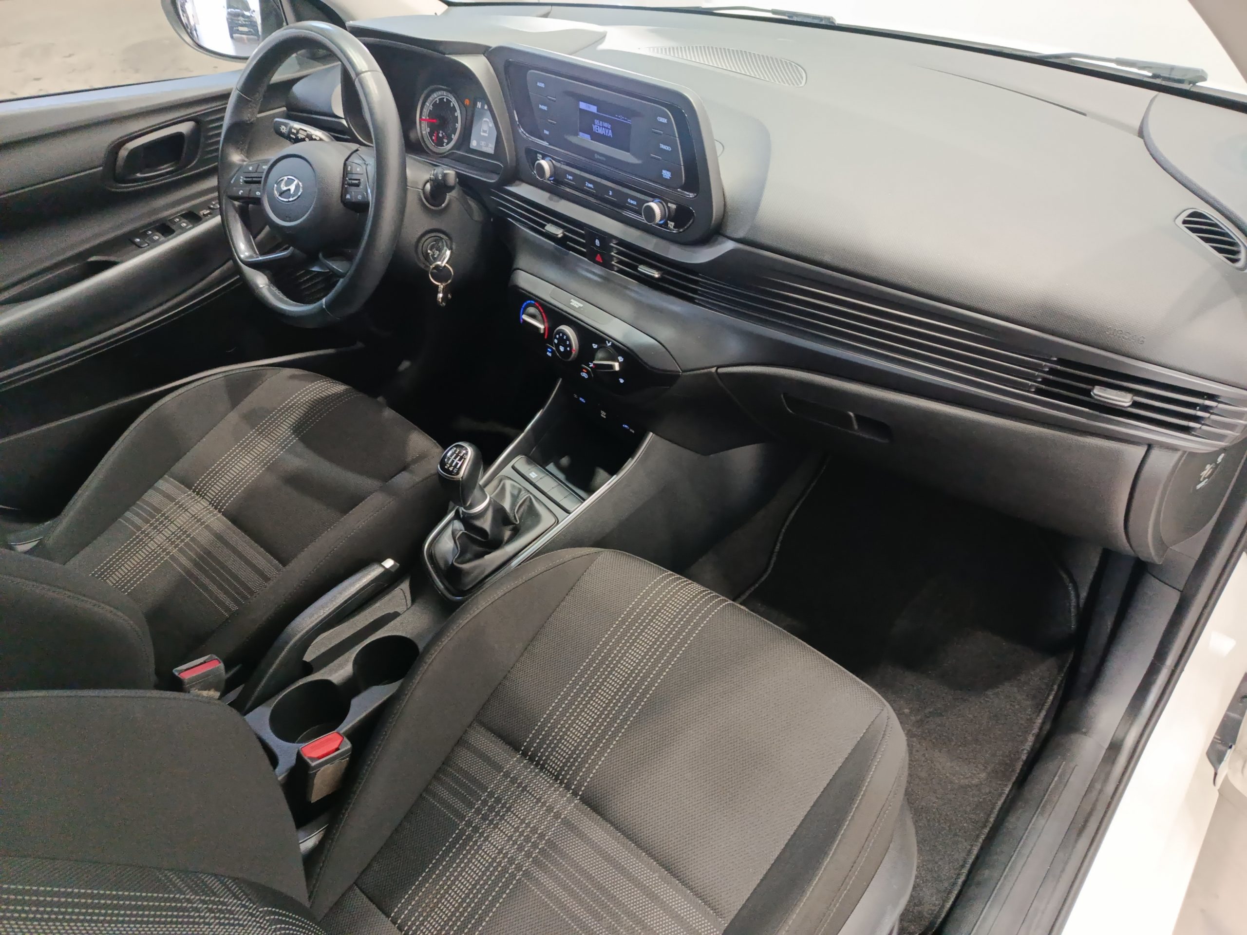HYUNDAI i20 1.0T-GDI 100CV ESSENCE 48V S&S MT6 - Imagen 14