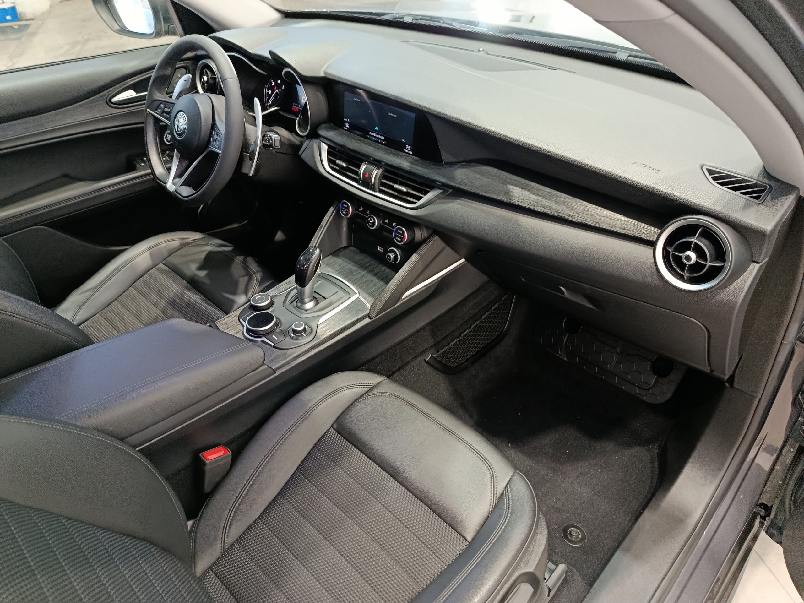 ALFA ROMERO 2.2 EXECUTIVE AT8 Q4 210CV - Imagen 16