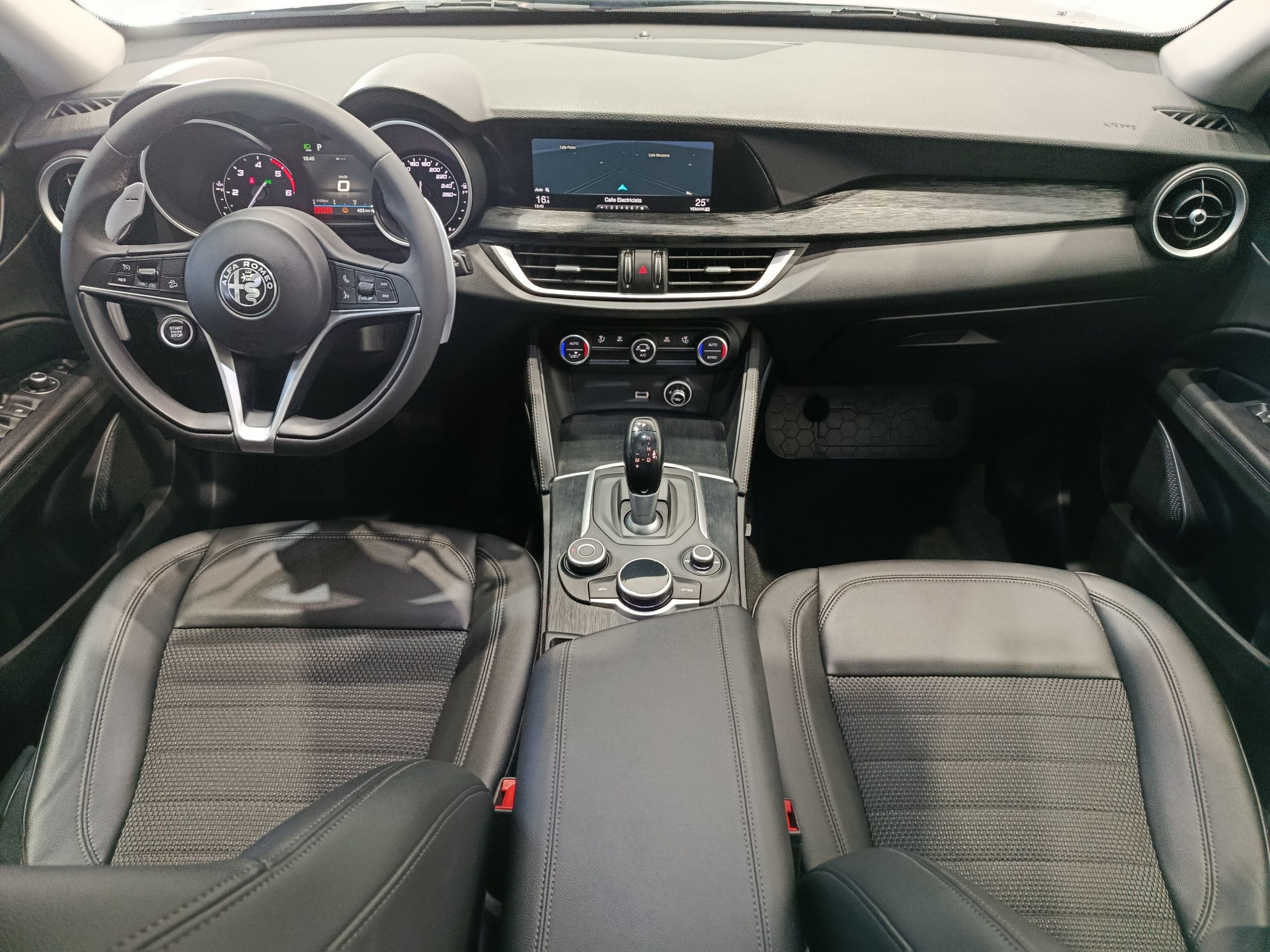 ALFA ROMERO 2.2 EXECUTIVE AT8 Q4 210CV - Imagen 17
