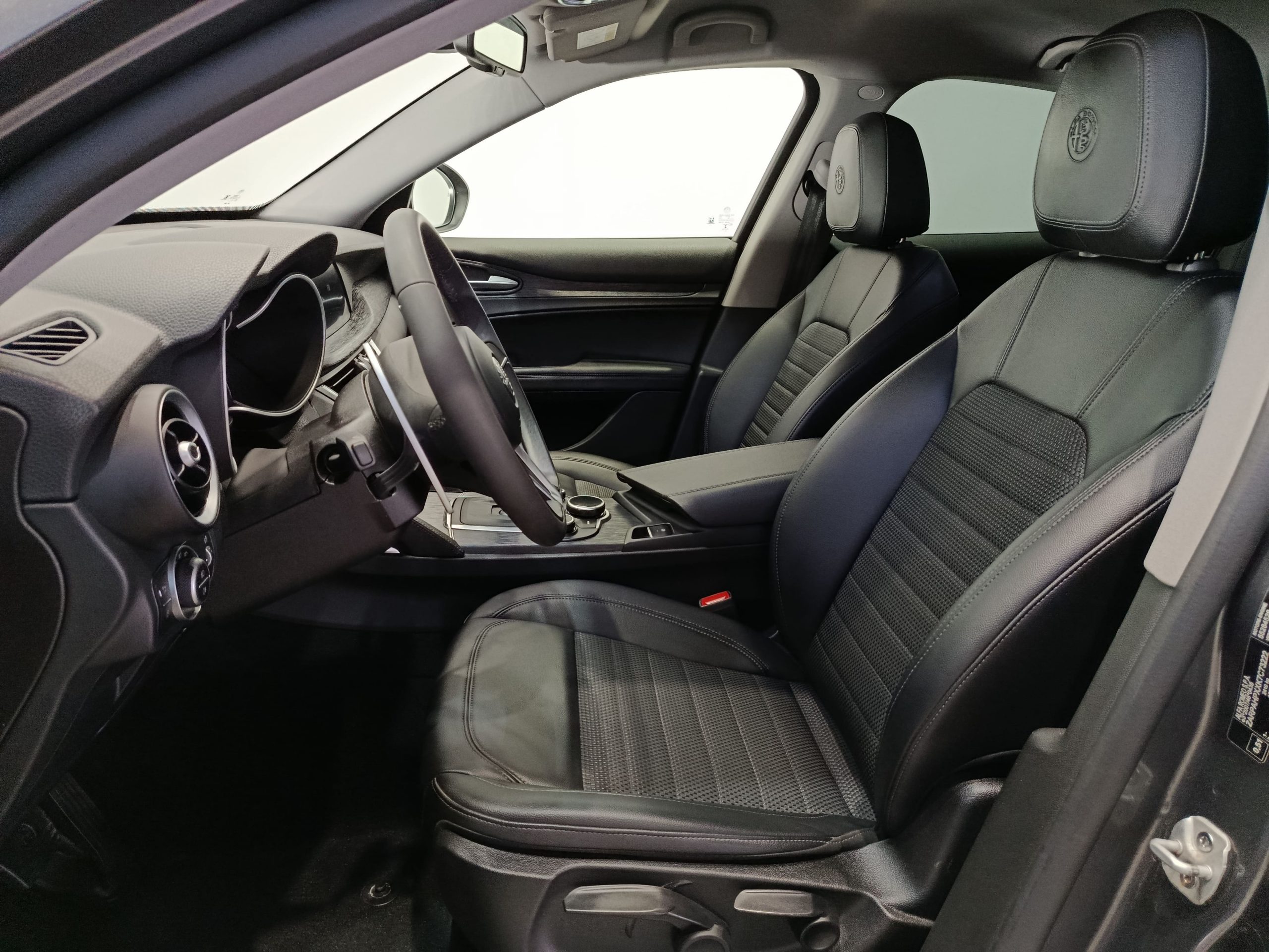 ALFA ROMERO 2.2 EXECUTIVE AT8 Q4 210CV - Imagen 8