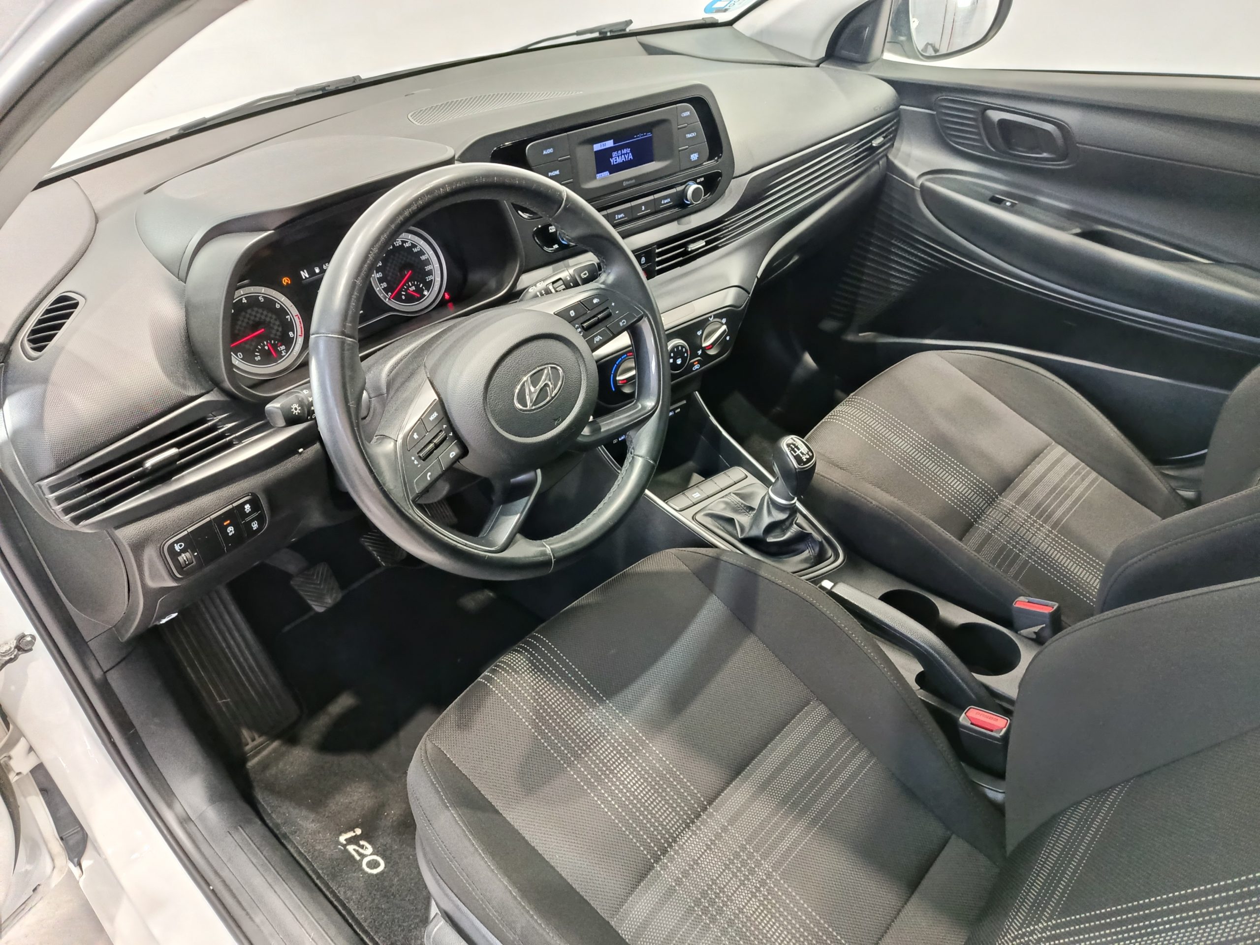 HYUNDAI i20 1.0T-GDI 100CV ESSENCE 48V S&S MT6 - Imagen 9