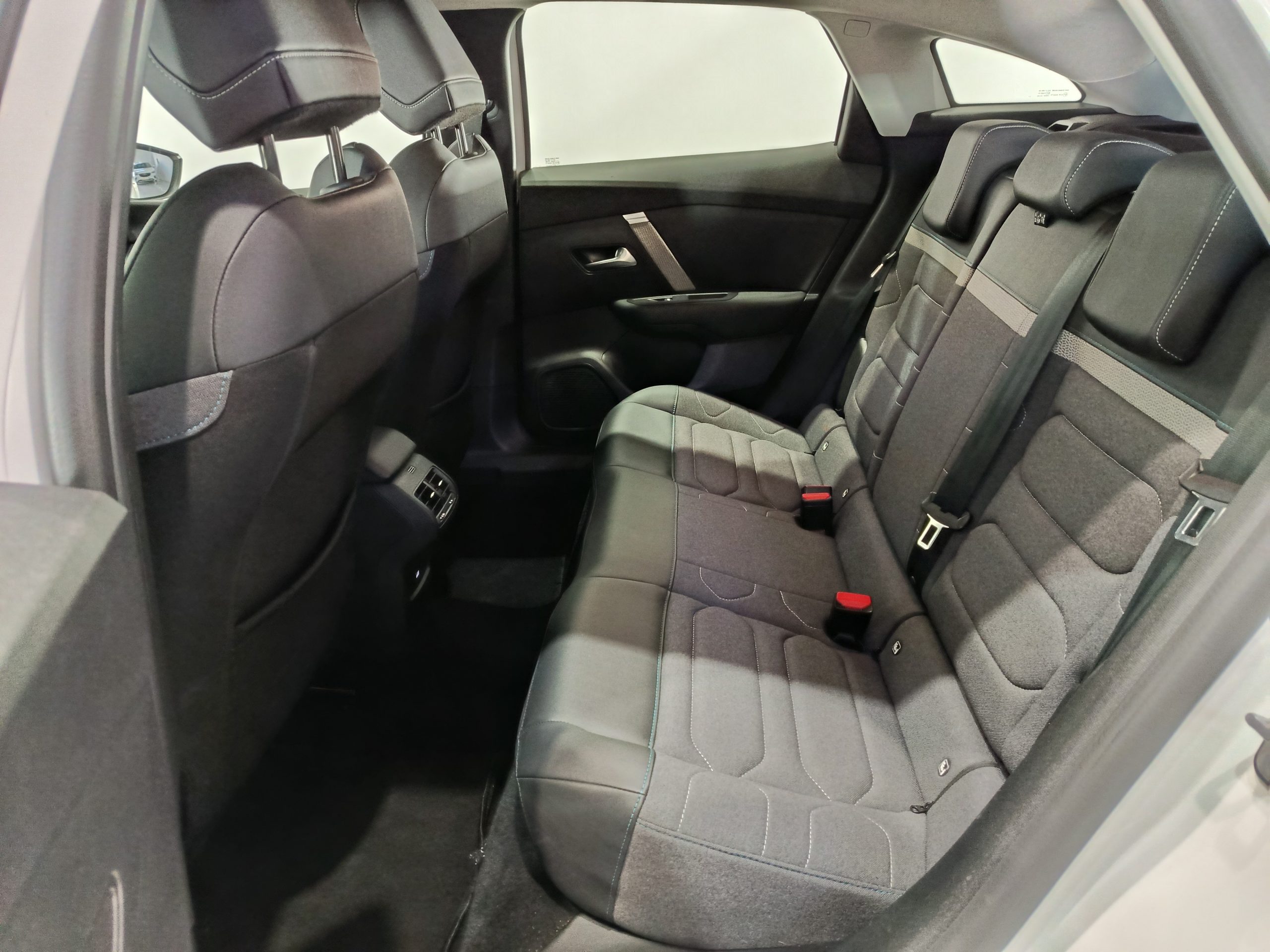 CITROEN C4 FEEL PACK 1.2T 130CV - Imagen 9