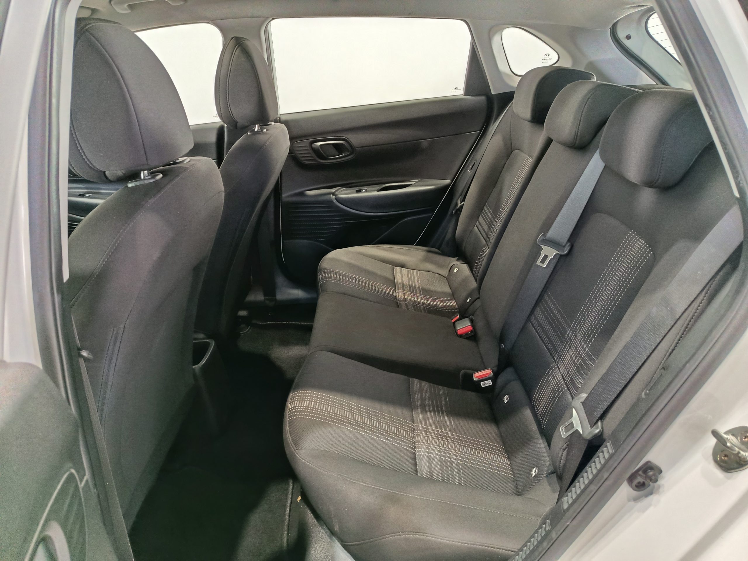 HYUNDAI i20 1.0T-GDI 100CV ESSENCE 48V S&S MT6 - Imagen 10