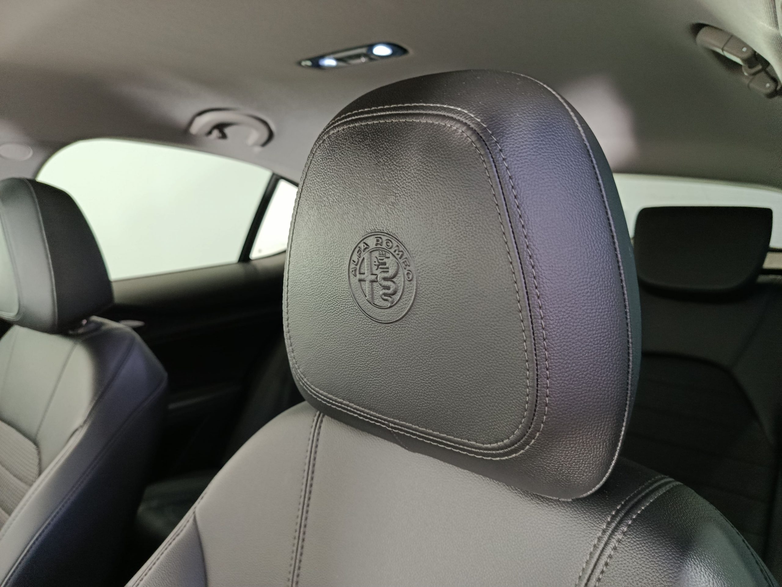 ALFA ROMERO 2.2 EXECUTIVE AT8 Q4 210CV - Imagen 10