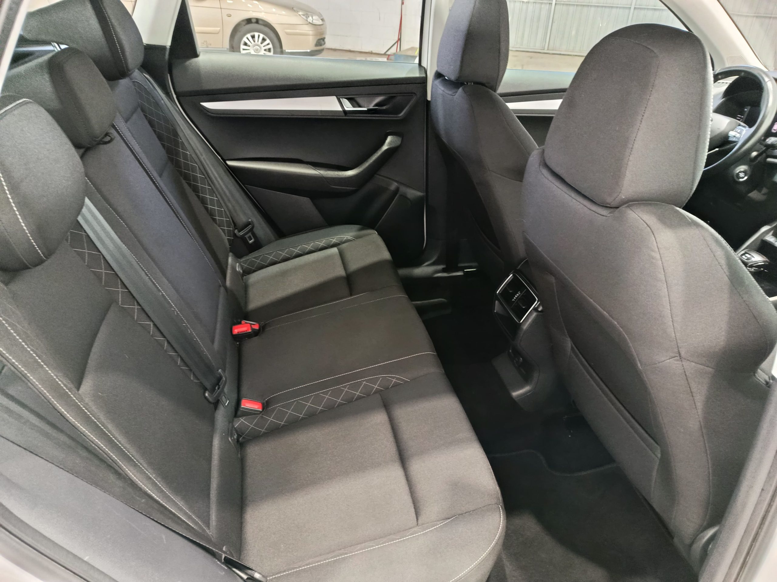 SKODA KAROQ 2.0TDI DSG 4X4 AMBITION 150CV - Imagen 11