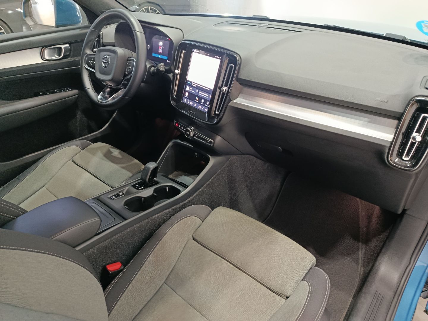 VOLVO XC40 HYBRID CORE 2.0 B3 163cv AT - Imagen 14