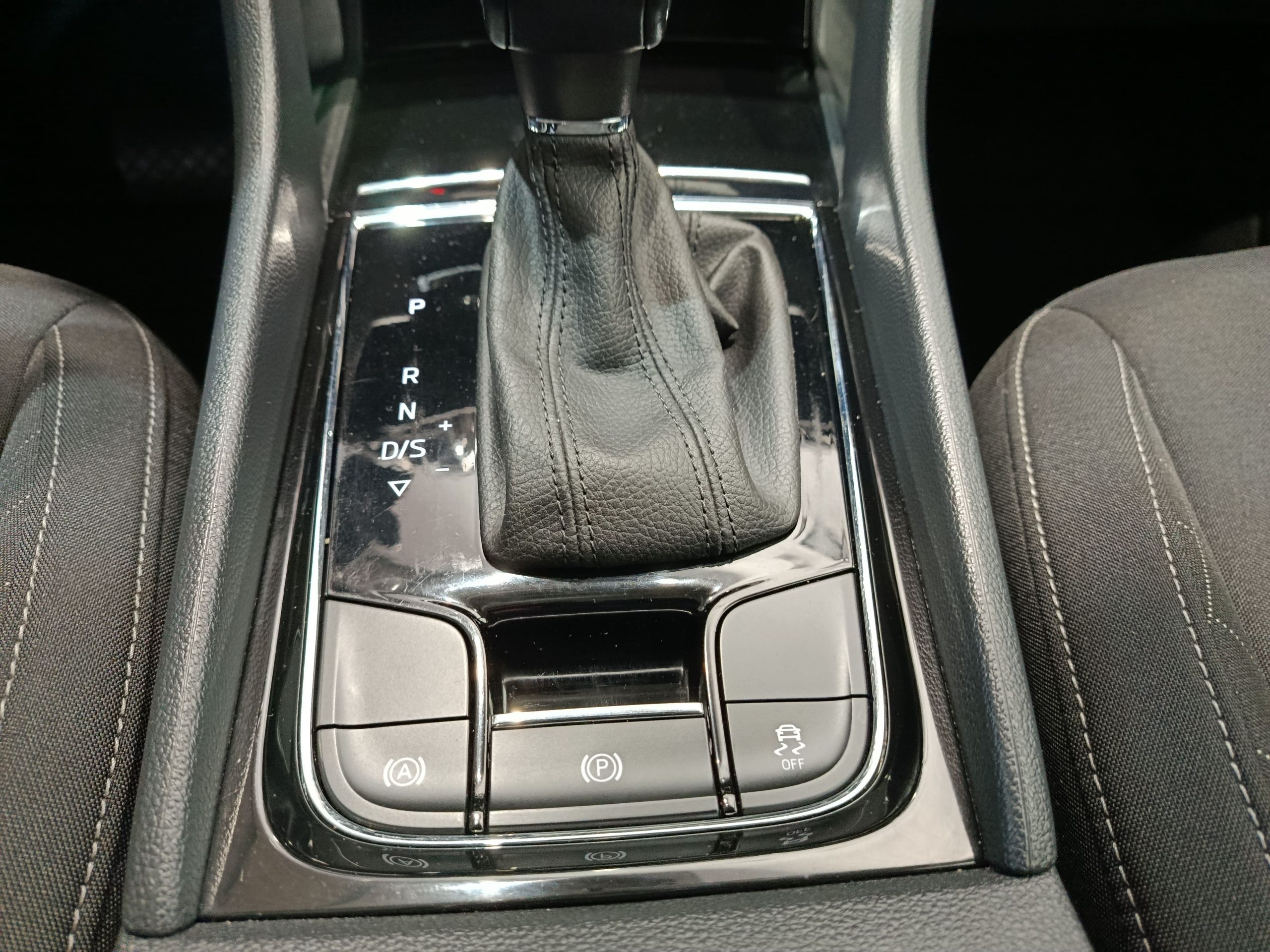 SKODA KAROQ 2.0TDI DSG 4X4 AMBITION 150CV - Imagen 16