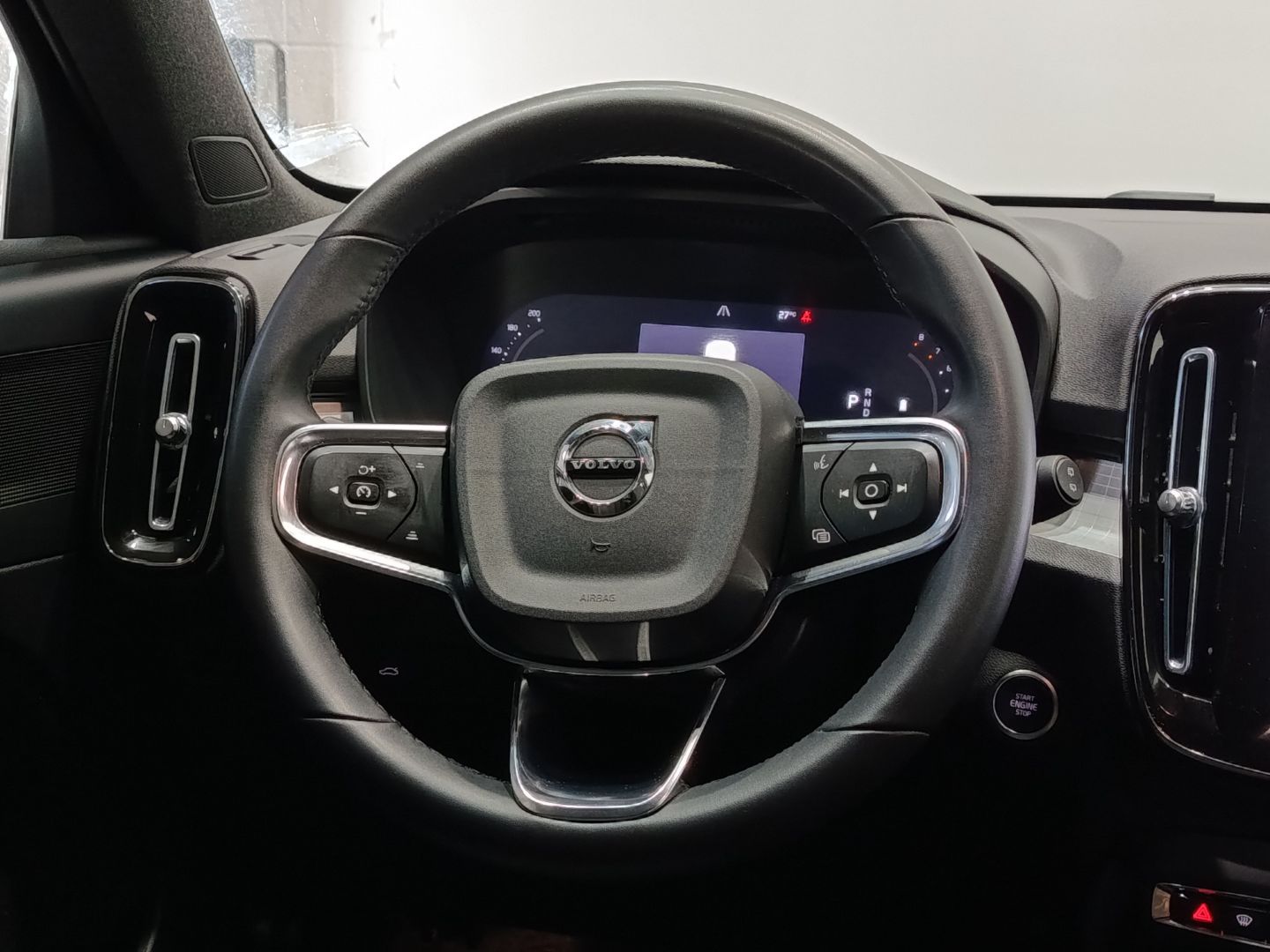 VOLVO XC40 HYBRID CORE 2.0 B3 163cv AT - Imagen 16