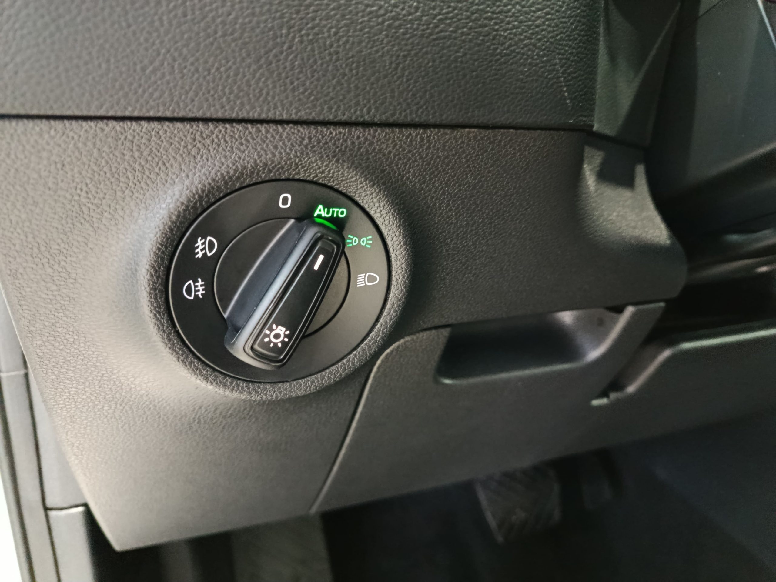 SKODA KAROQ 2.0TDI DSG 4X4 AMBITION 150CV - Imagen 21