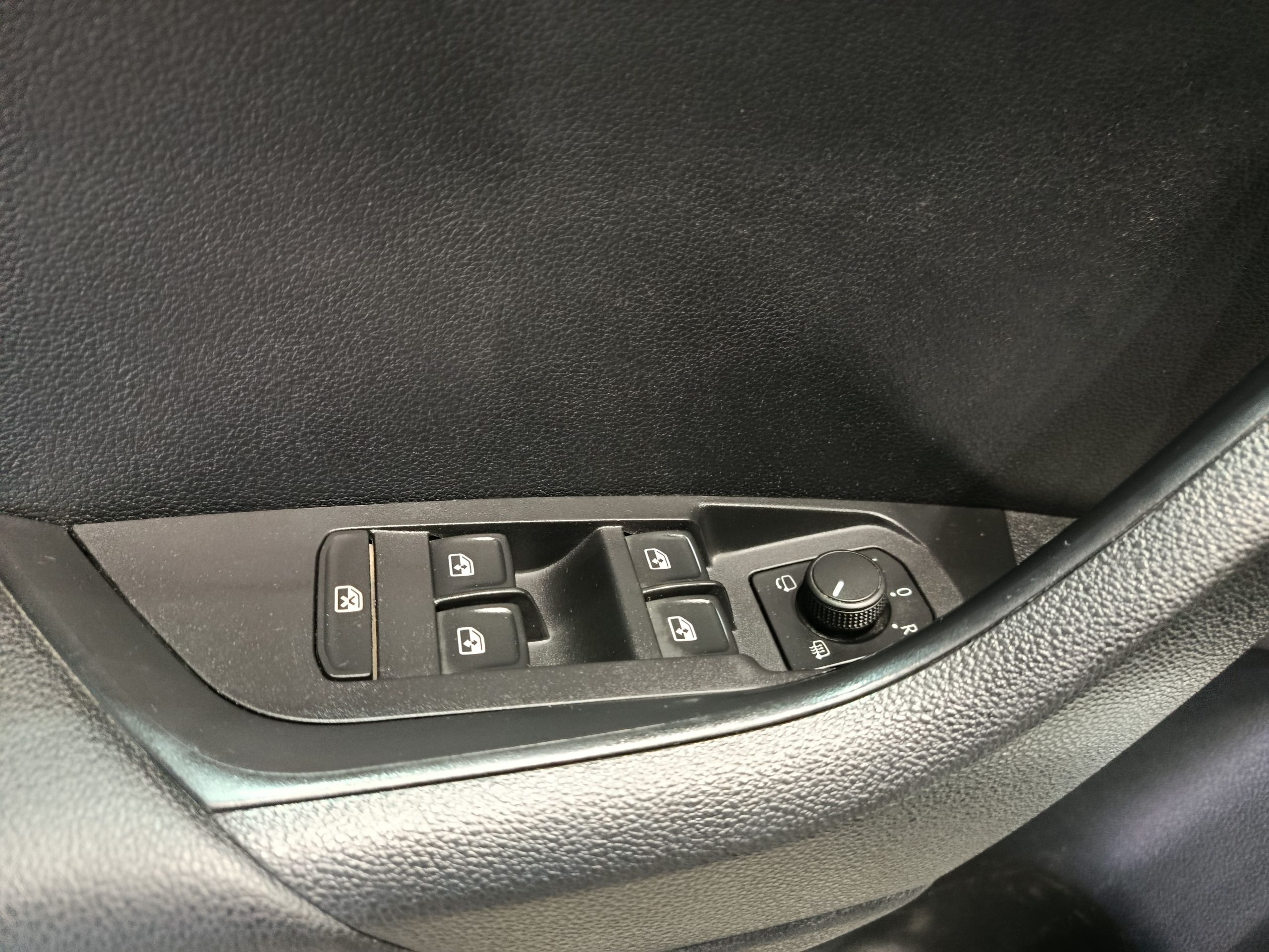 SKODA KAROQ 2.0TDI DSG 4X4 AMBITION 150CV - Imagen 22