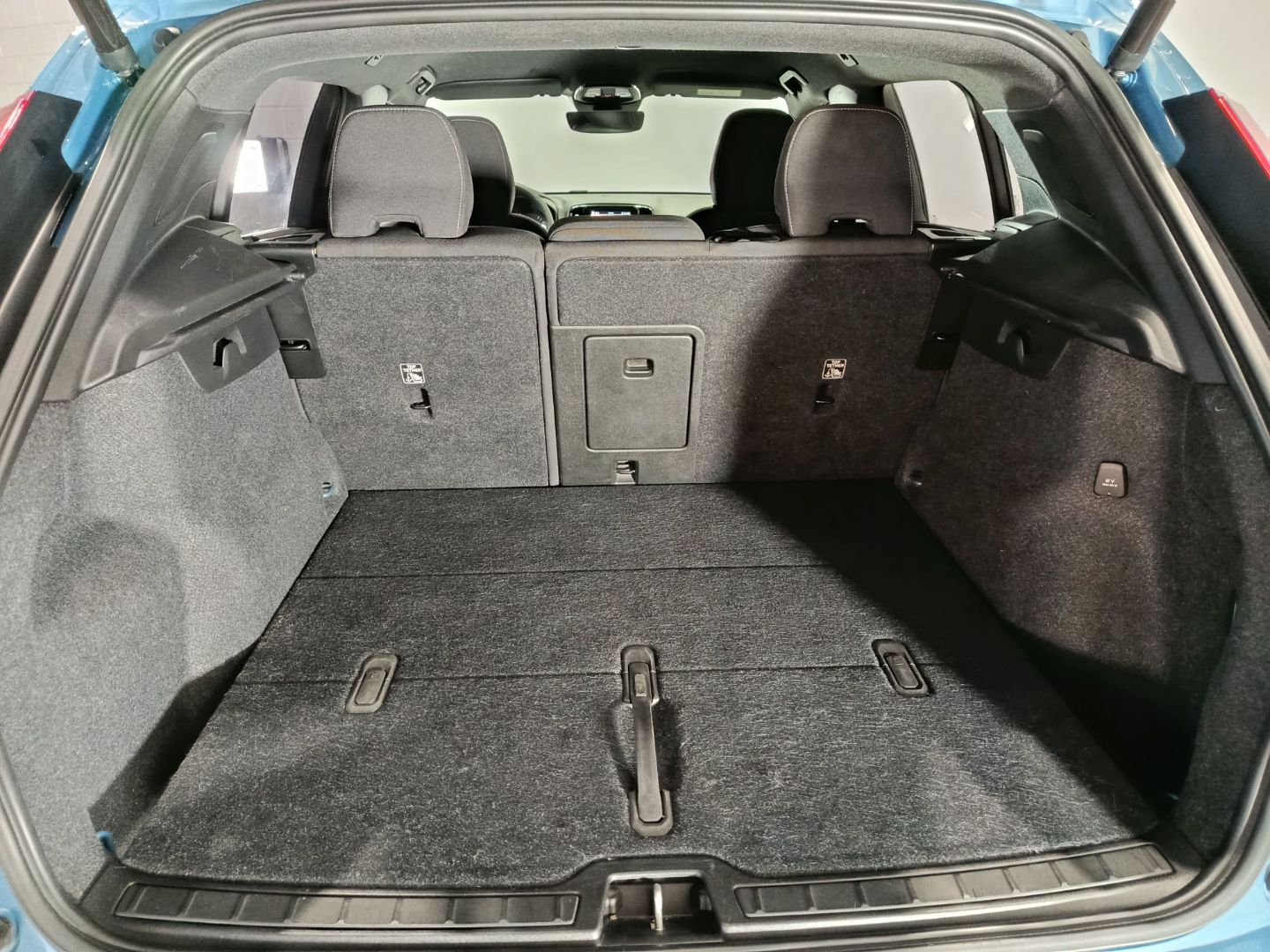 VOLVO XC40 HYBRID CORE 2.0 B3 163cv AT - Imagen 23