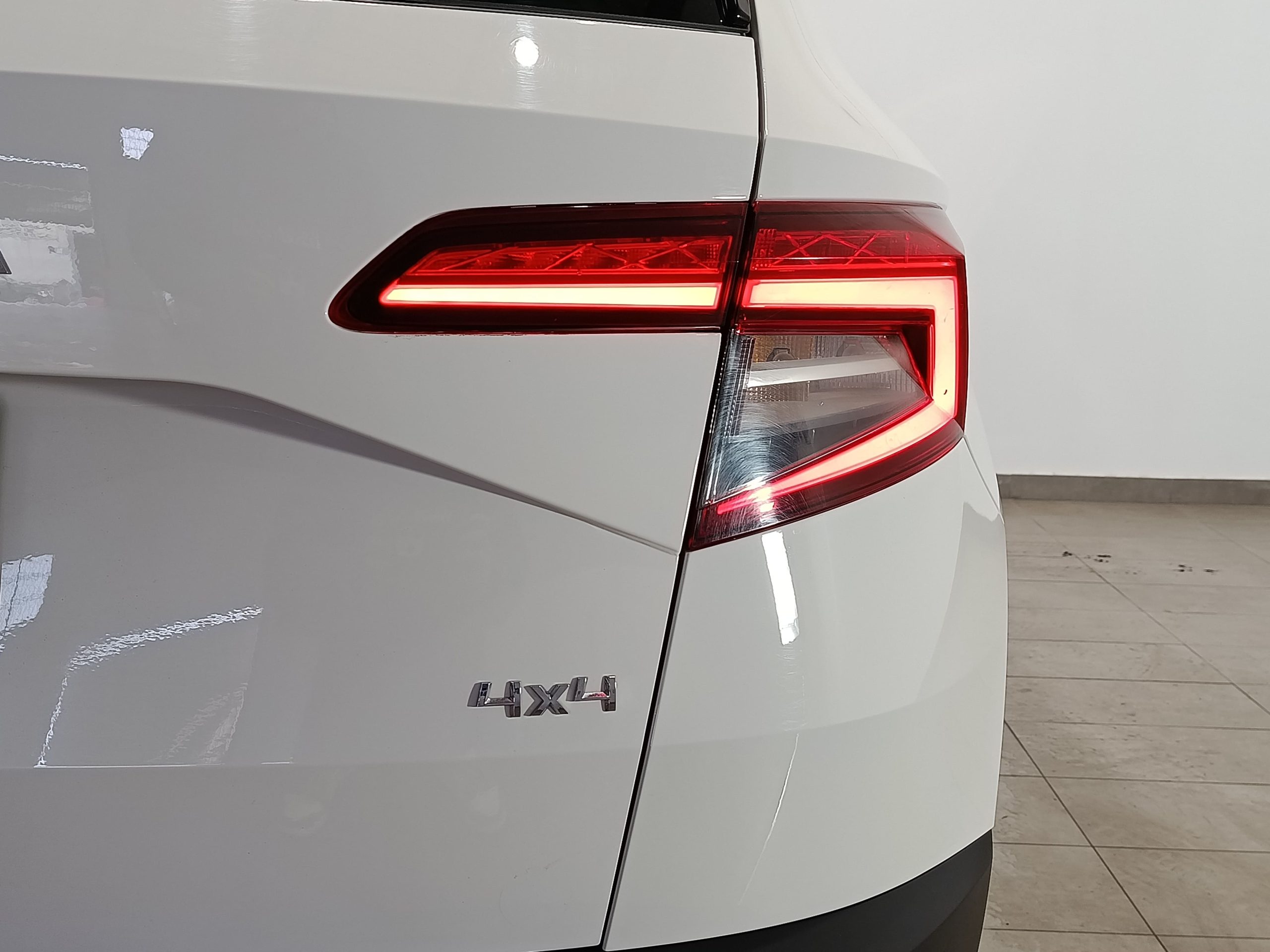SKODA KAROQ 2.0TDI DSG 4X4 AMBITION 150CV - Imagen 6