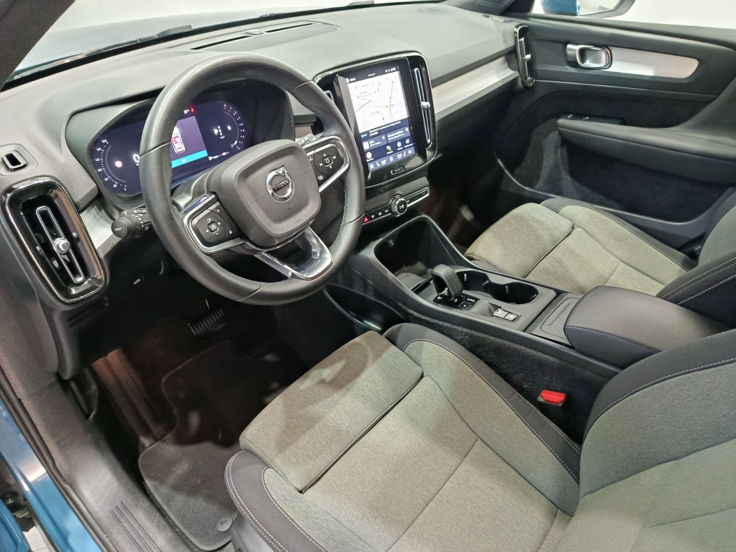VOLVO XC40 HYBRID CORE 2.0 B3 163cv AT - Imagen 8
