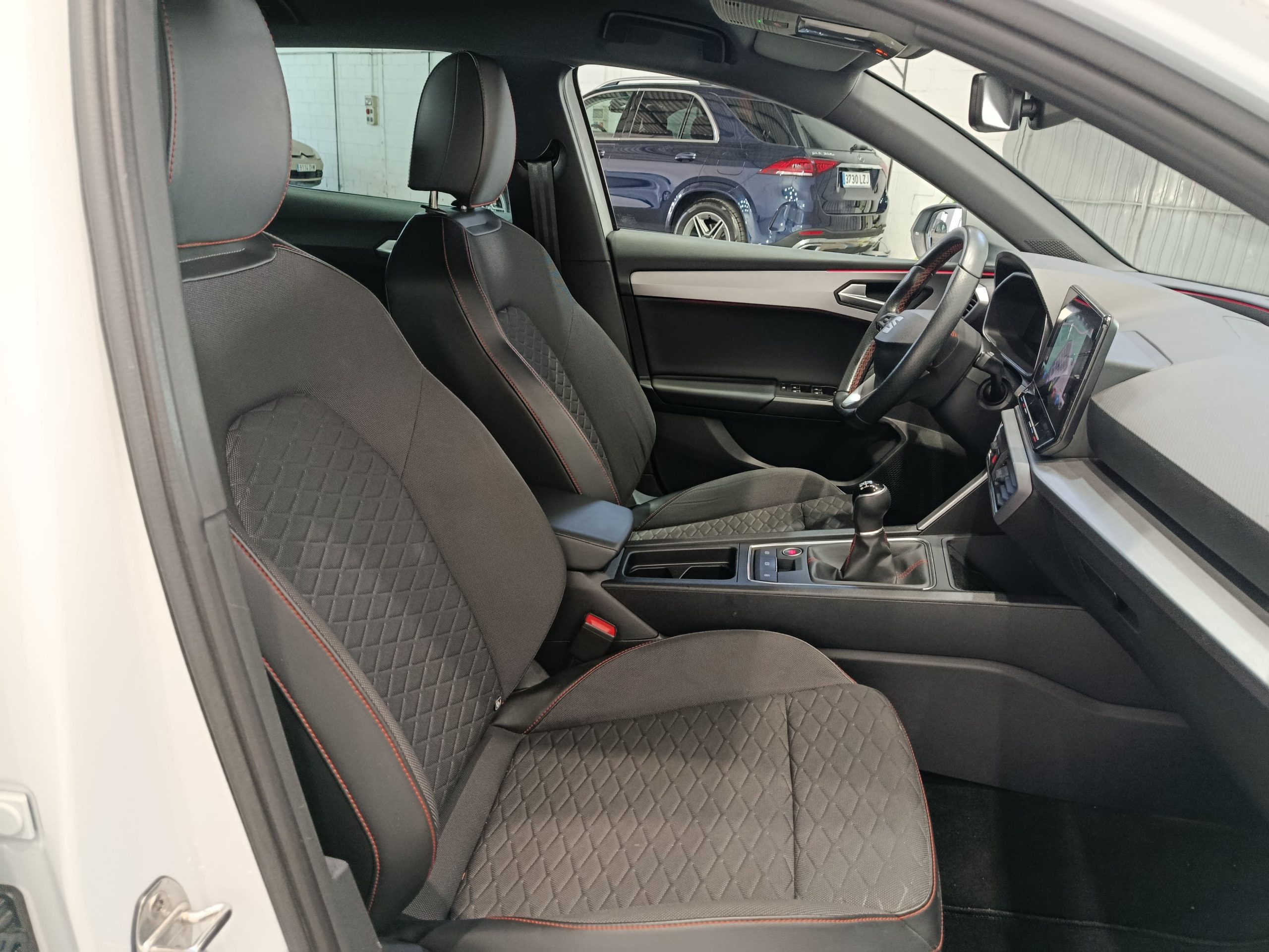 SEAT LEON FR 25 ANIVERSARIO 1.0TSI 110CV S&S MT6 - Imagen 13