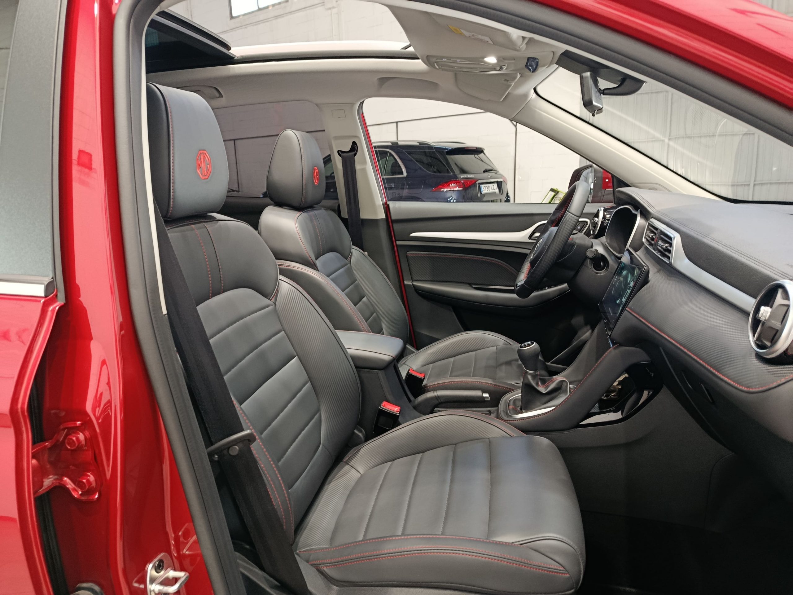 MG ZS 1.0T 112CV LUXURY - Imagen 14
