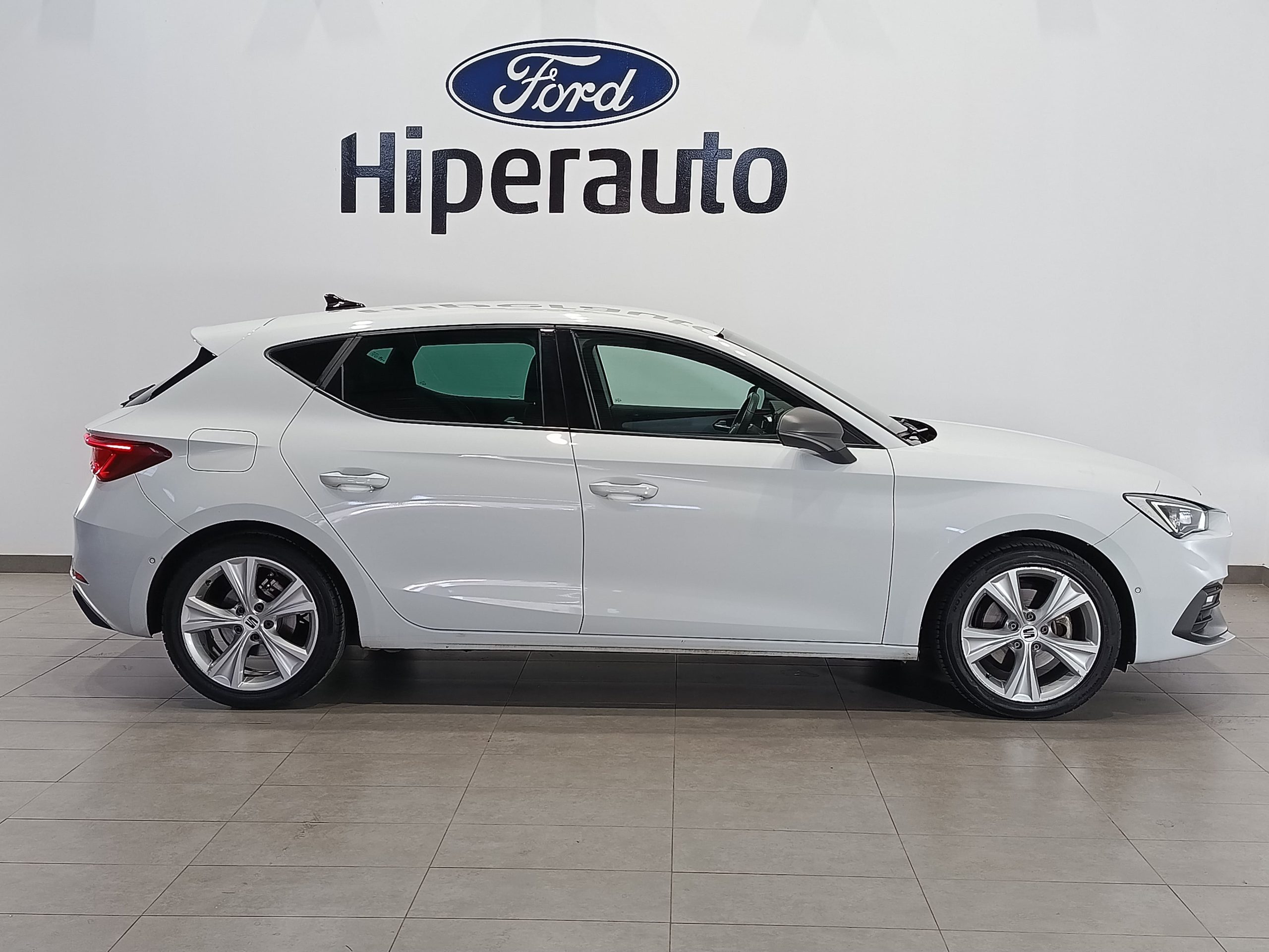 SEAT LEON FR 25 ANIVERSARIO 1.0TSI 110CV S&S MT6 - Imagen 22