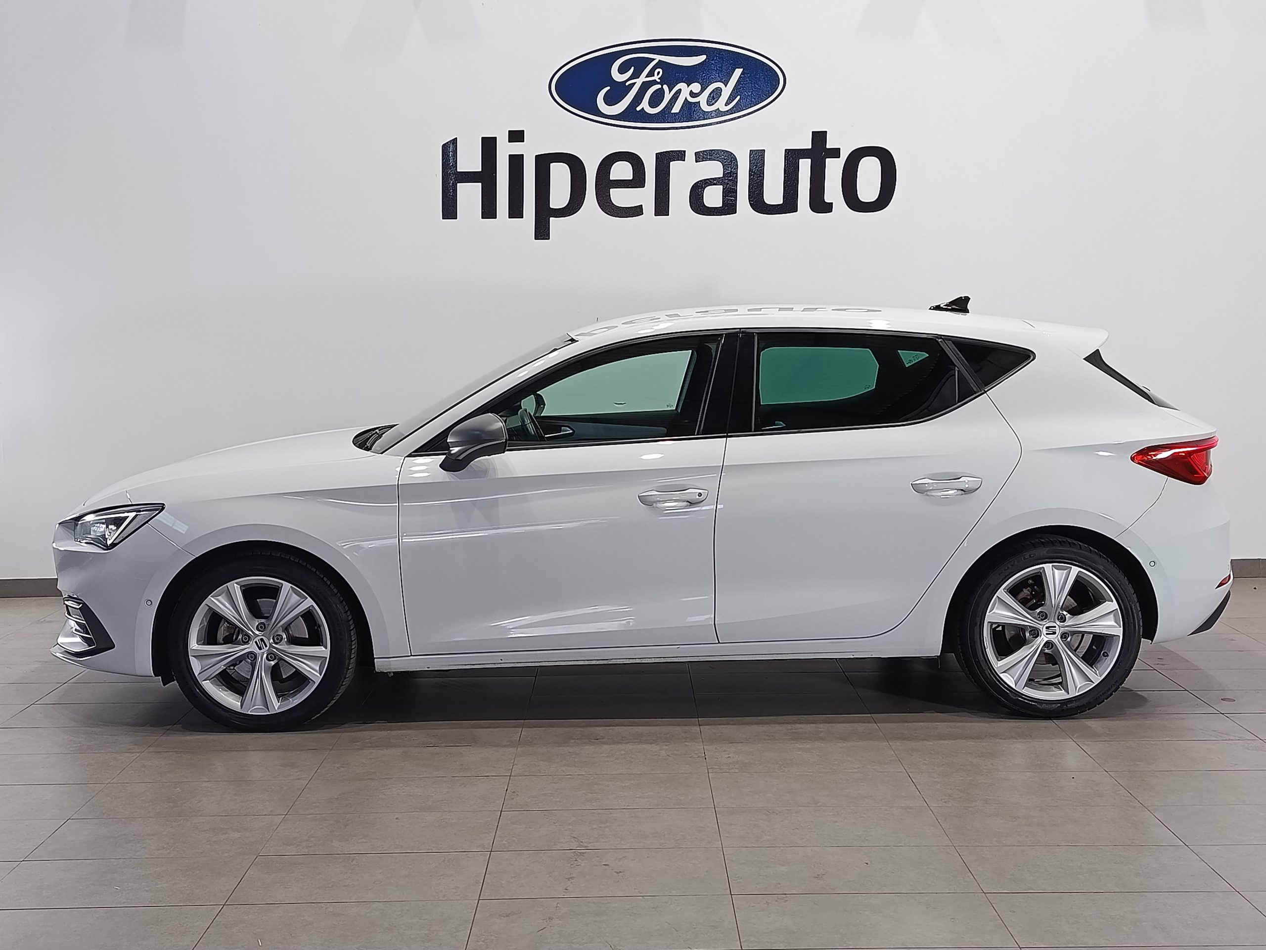 SEAT LEON FR 25 ANIVERSARIO 1.0TSI 110CV S&S MT6 - Imagen 23