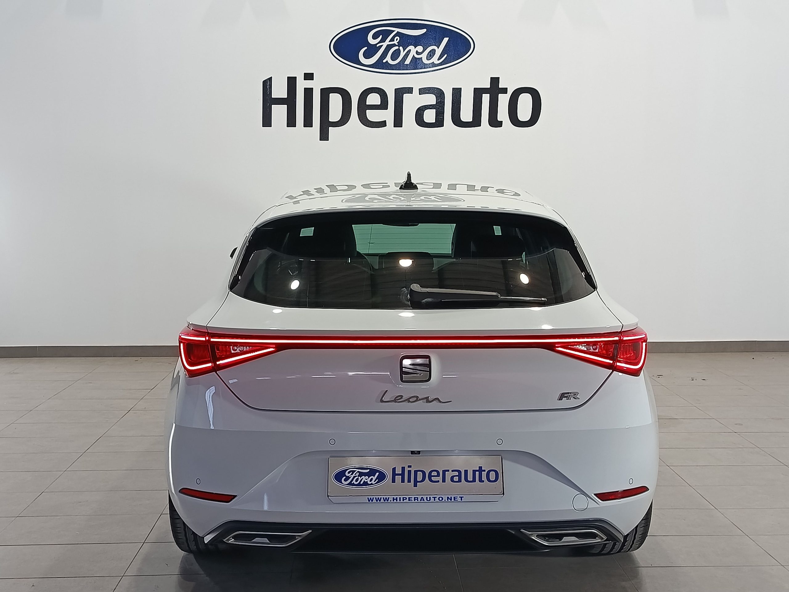 SEAT LEON FR 25 ANIVERSARIO 1.0TSI 110CV S&S MT6 - Imagen 6